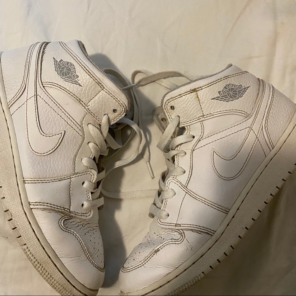 Jordan 1 mid